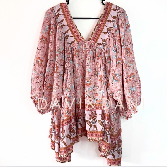 Coral Pullover V Neck Peasant Top; 3/4 sleeve Size: 1XL - Picture 3 of 10